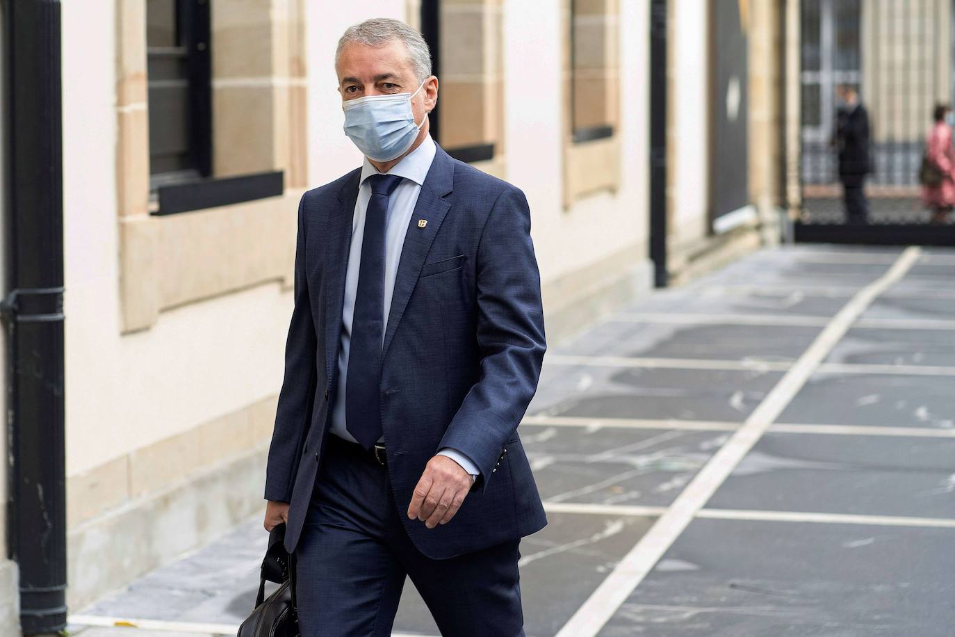 Urkullu, a su llegada a una sesión en el Parlamento Vasco.