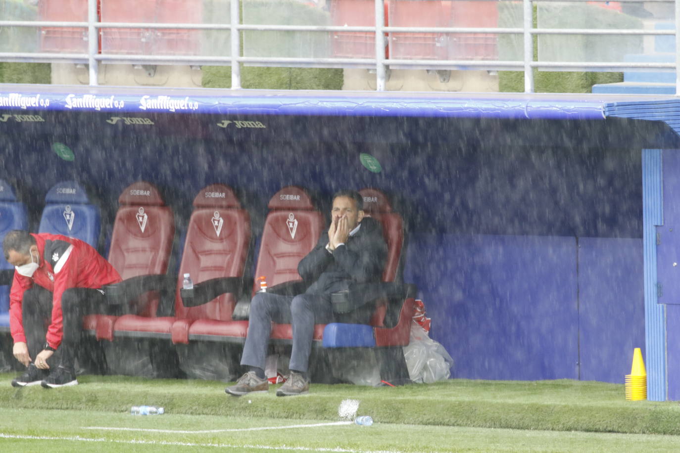 Los de Mendilibar obtienen su segunda victoria de la temporada en casa tras golear el Alavés. 