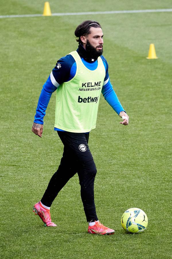 Los de Mendilibar obtienen su segunda victoria de la temporada en casa tras golear el Alavés. 