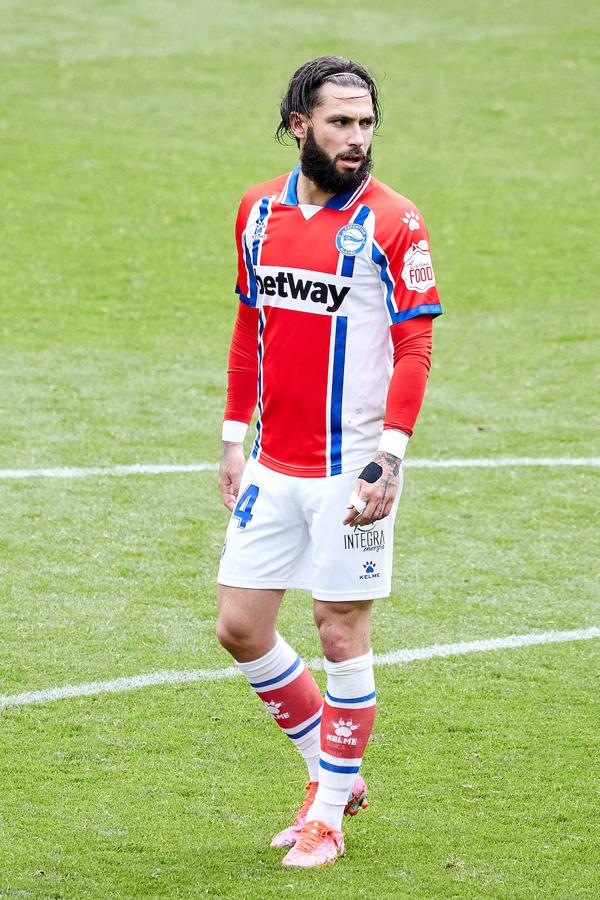 Los de Mendilibar obtienen su segunda victoria de la temporada en casa tras golear el Alavés. 