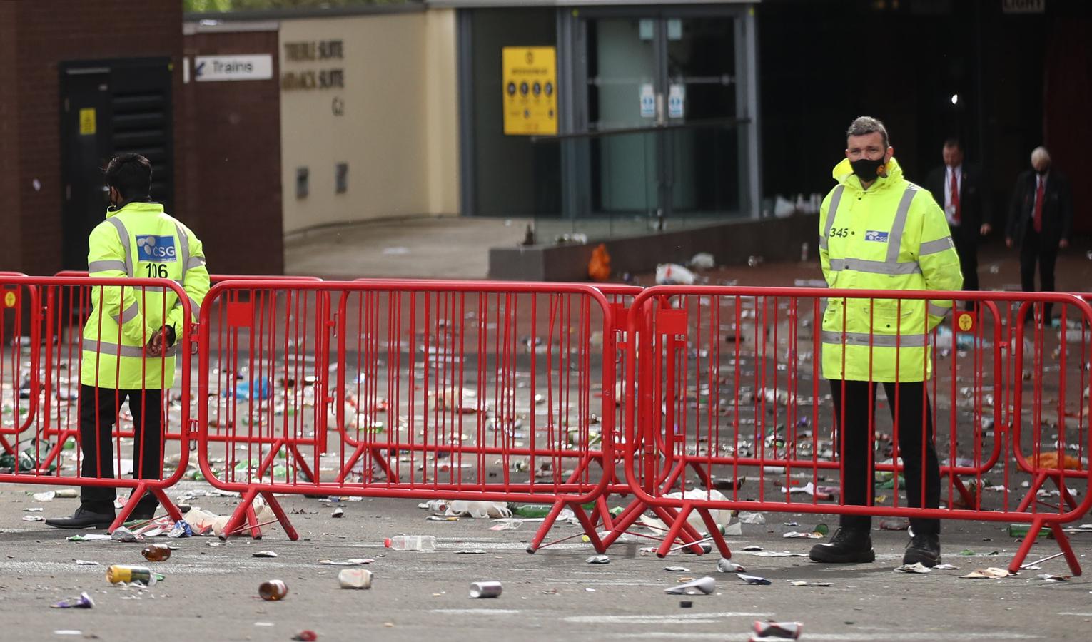 El encuentro podía ser decisivo, porque si el Liverpool gana en casa de su gran rival histórico, el Manchester City sería matemáticamente campeón de Inglaterra. 