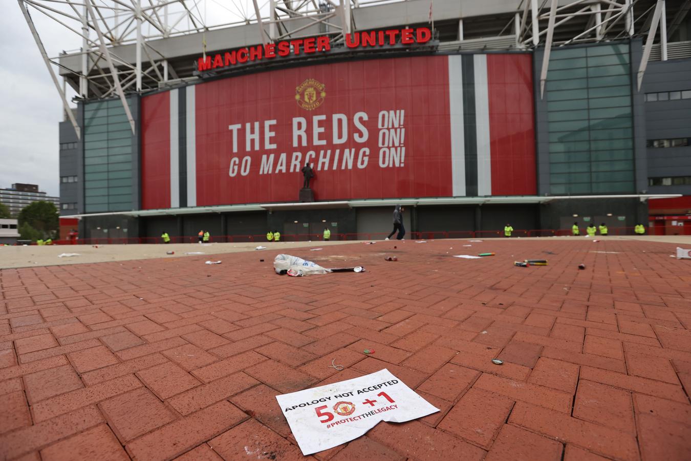 El encuentro podía ser decisivo, porque si el Liverpool gana en casa de su gran rival histórico, el Manchester City sería matemáticamente campeón de Inglaterra. 
