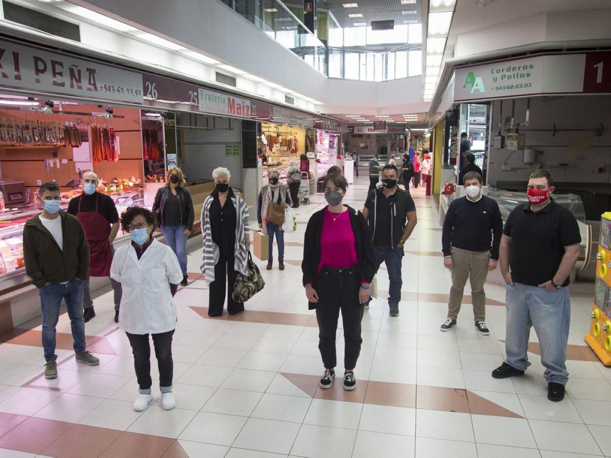 Eizaguirre, con comerciantes y hosteleros, presentó los bonos de consumo en MerkaIrun. 