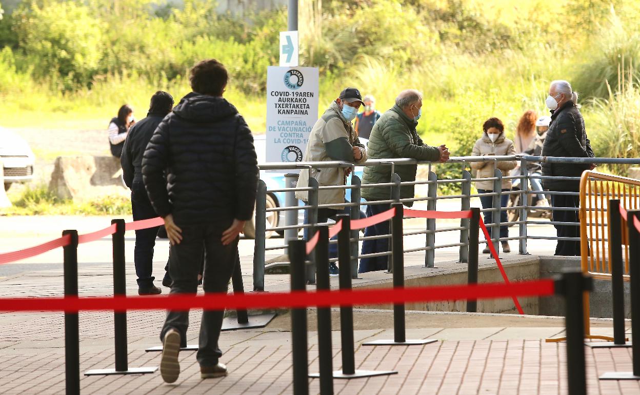 Vacunacion: Euskadi administra 51.000 dosis en dos días y el fin de semana llegará al millón de vacunas administradas