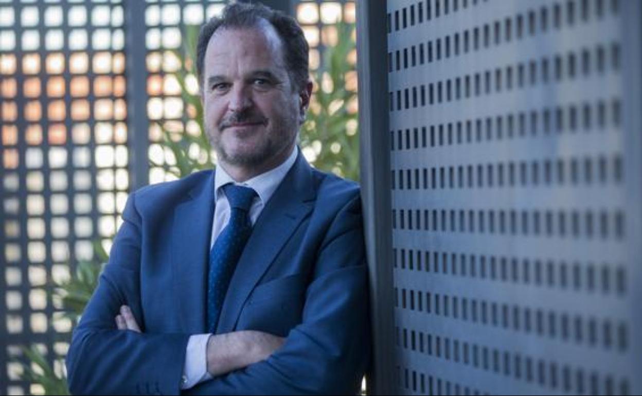 Carlos Iturgaiz (Presidente del PP vasco): «Ayuso ha puesto un granito de arena para ganar las generales»