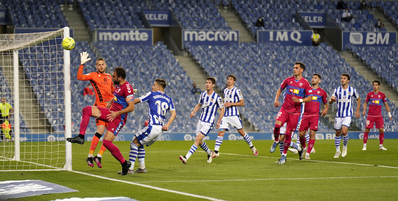 Fotos: Las mejores imágenes del Real Sociedad - Elche