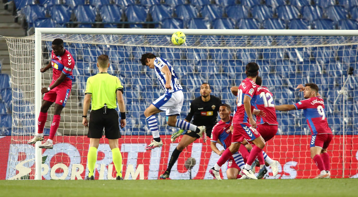 Fotos: Las mejores imágenes del Real Sociedad - Elche