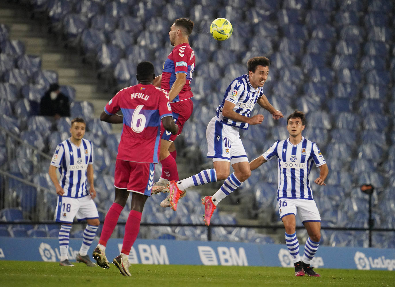 Fotos: Las mejores imágenes del Real Sociedad - Elche