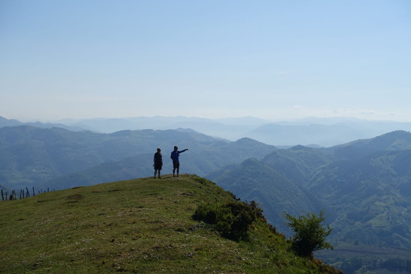 La cima del Alto Urola muestra algunas de las principales montañas de Gipuzkoa, llegando a Navarra