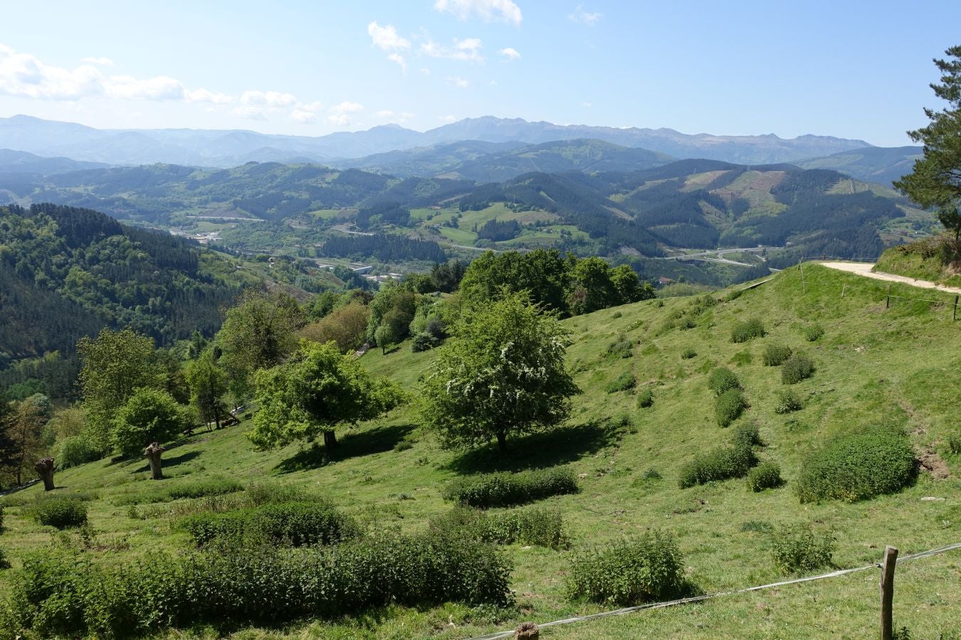 La cima del Alto Urola muestra algunas de las principales montañas de Gipuzkoa, llegando a Navarra