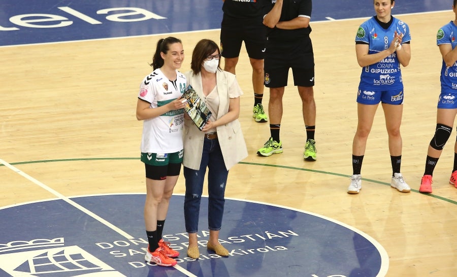 Las guipuzcoanas vuelven a levantar un título más y convertirse así por séptima vez en campeón de la Liga Guerreras Iberdrola. Para ello, solo tenían que sumar un punto, no obstante, el marcador ha terminado 30-20 para las locales. 