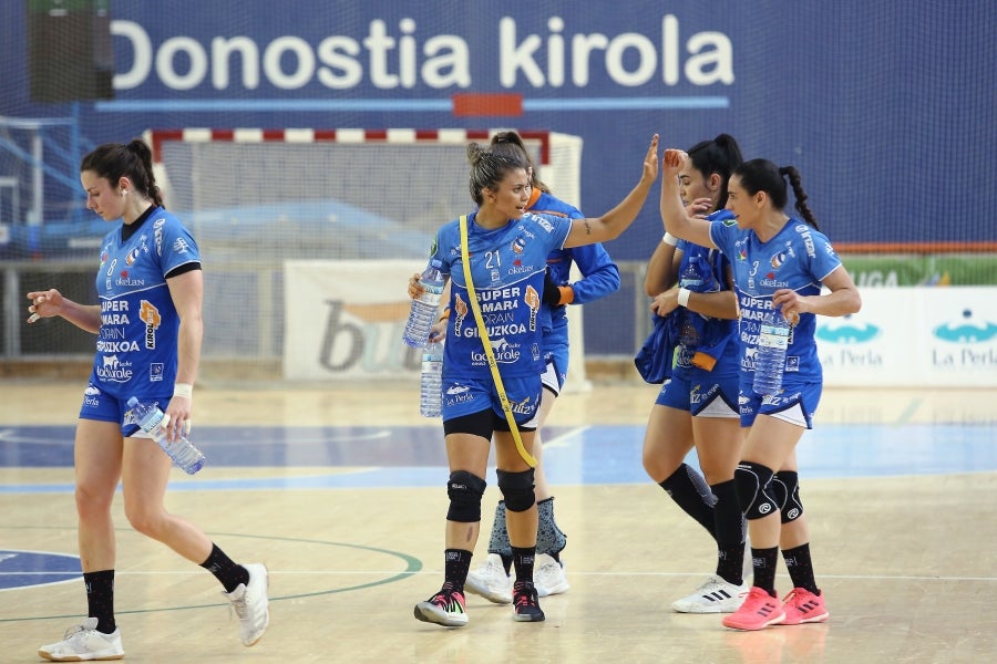 Las guipuzcoanas vuelven a levantar un título más y convertirse así por séptima vez en campeón de la Liga Guerreras Iberdrola. Para ello, solo tenían que sumar un punto, no obstante, el marcador ha terminado 30-20 para las locales. 