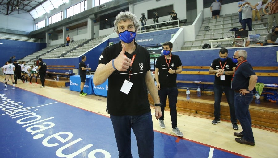 Las guipuzcoanas vuelven a levantar un título más y convertirse así por séptima vez en campeón de la Liga Guerreras Iberdrola. Para ello, solo tenían que sumar un punto, no obstante, el marcador ha terminado 30-20 para las locales. 