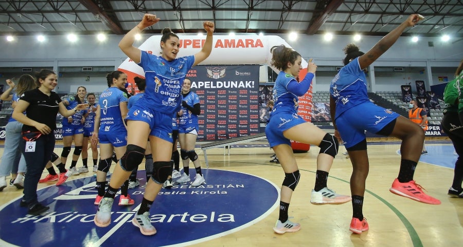 Las guipuzcoanas vuelven a levantar un título más y convertirse así por séptima vez en campeón de la Liga Guerreras Iberdrola. Para ello, solo tenían que sumar un punto, no obstante, el marcador ha terminado 30-20 para las locales. 