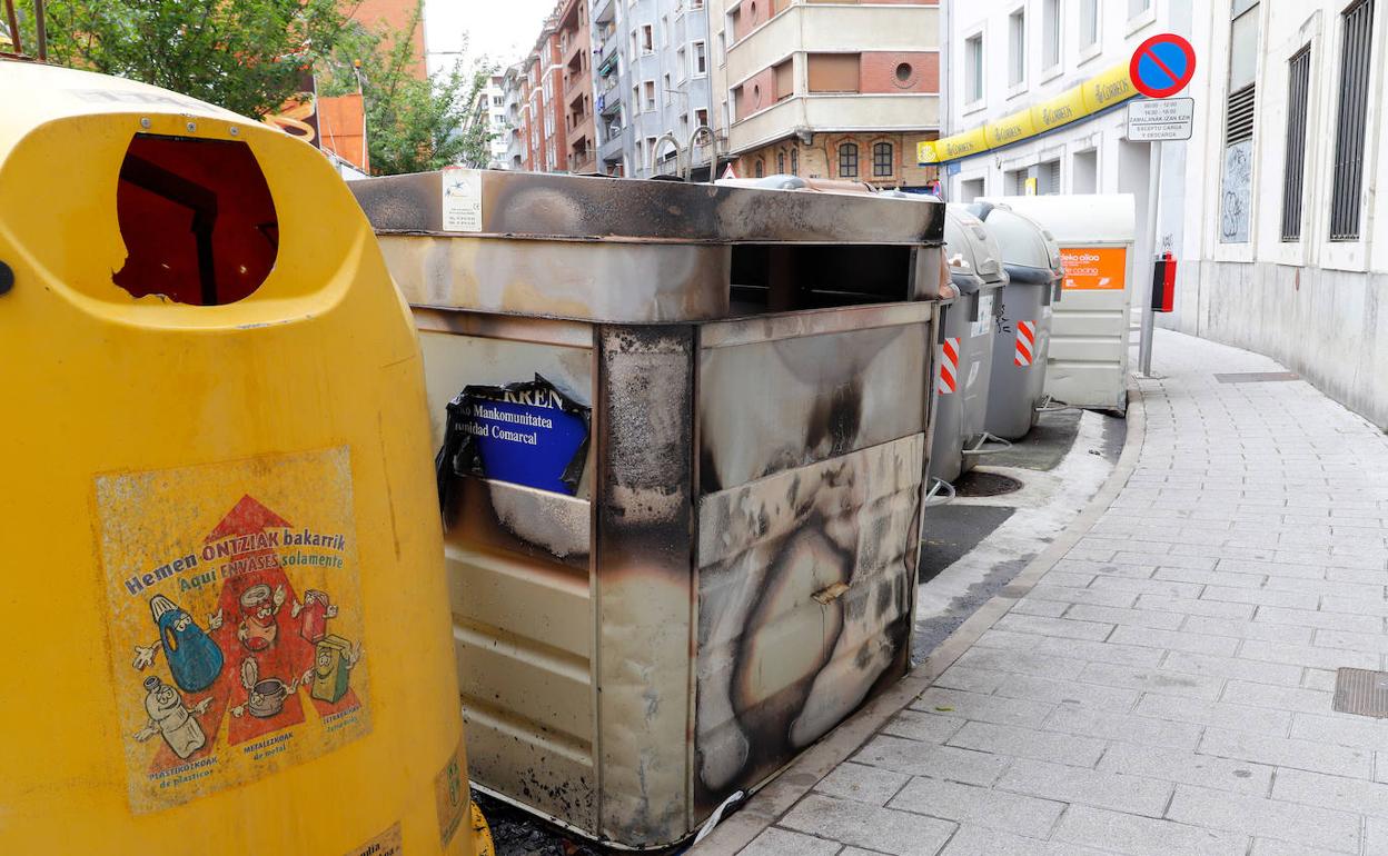 Uno de los contendores calcinados. 