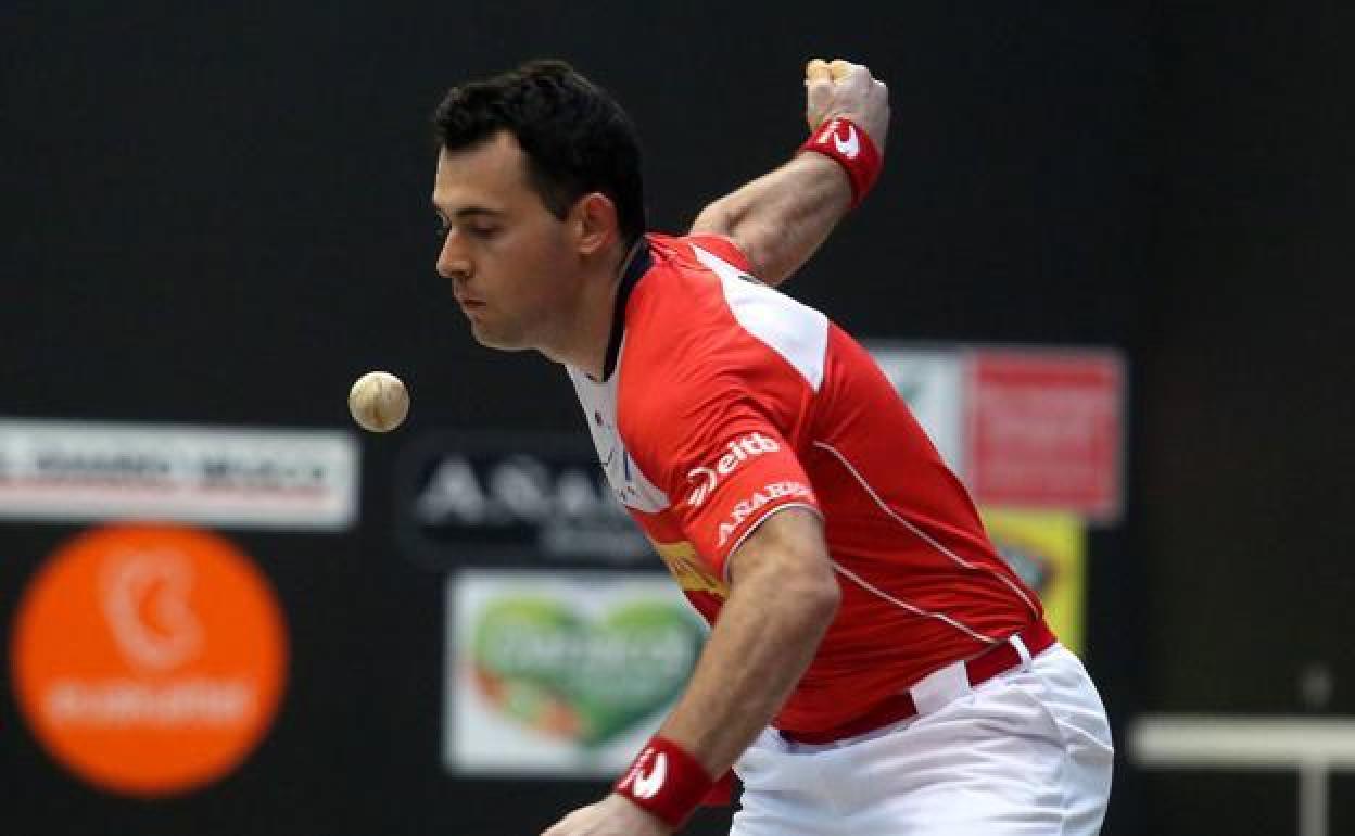 Erik Jaka pasa la noche en observación en una clínica de Bilbao