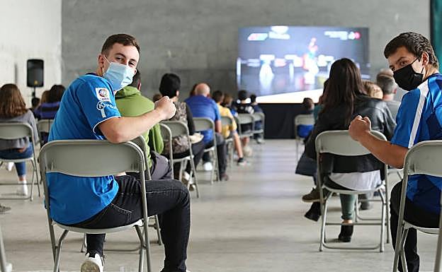 El partido se pudo ver desde una pantalla gigante en Ataun. 