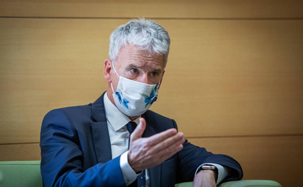 El juez Iñaki Subijana en un momento de la entrevista.