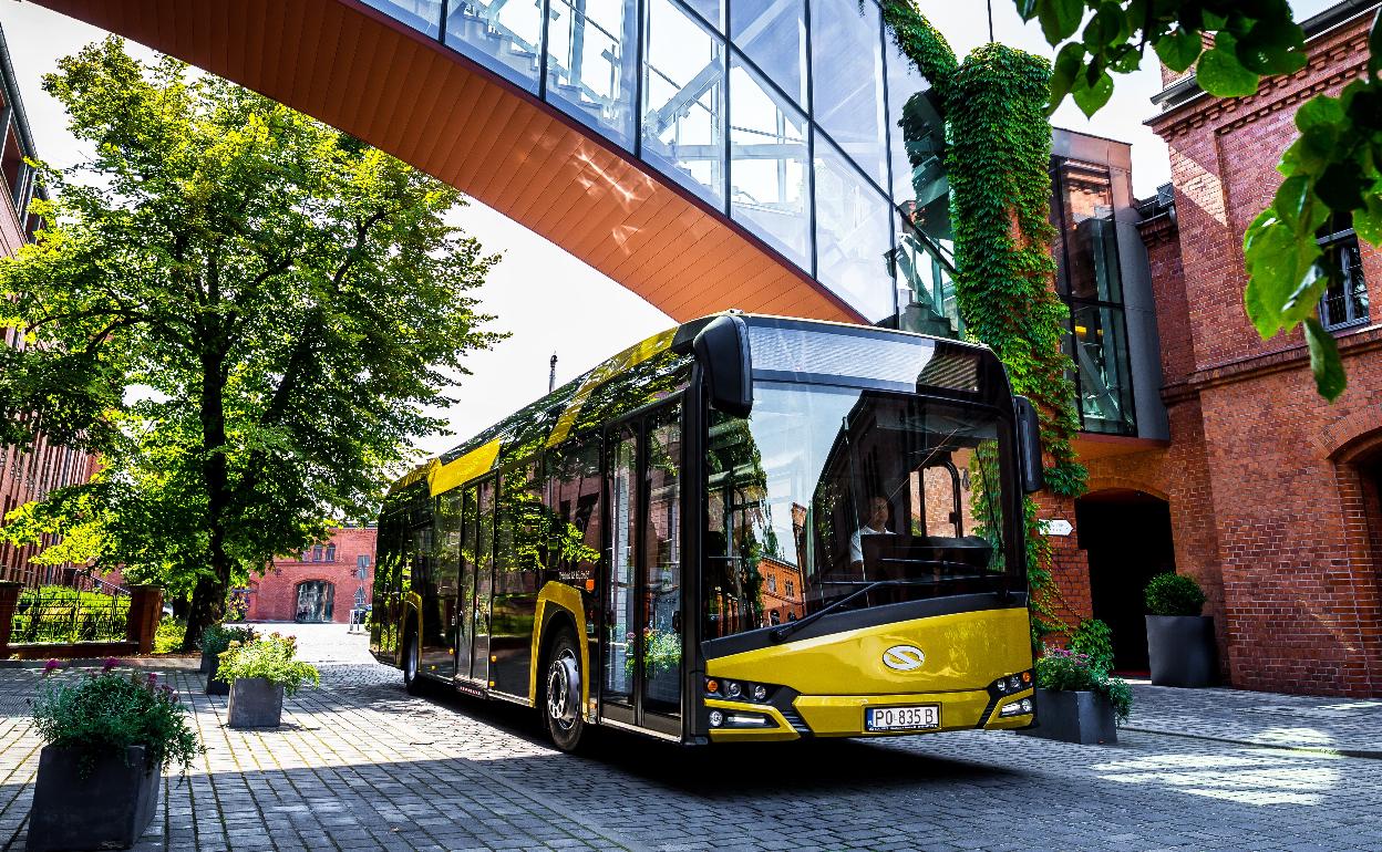 Autobus Urbino 12 que suministrará Solaris a Barcelona. 