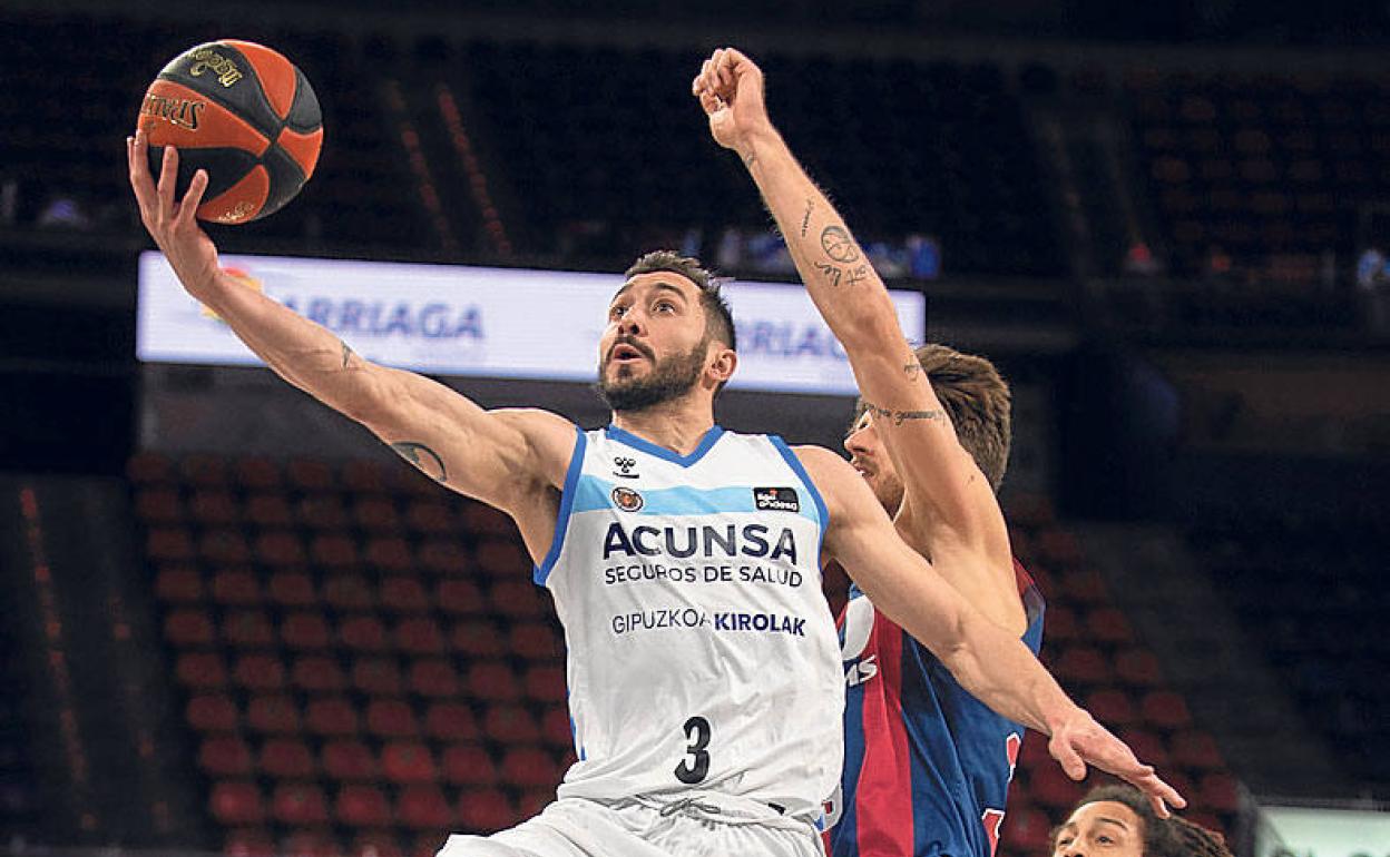 Faggiano hace una entrada en el partido de ida contra el Baskonia. 