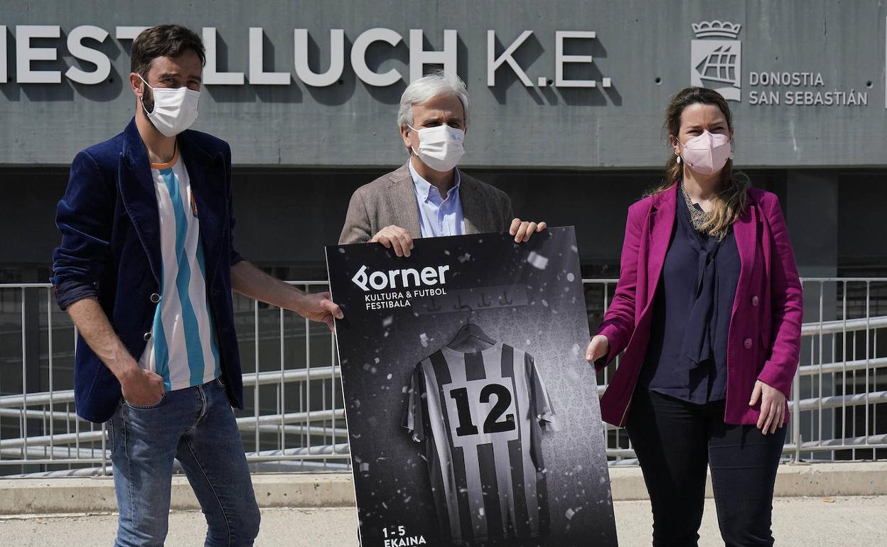 Andoni Iraola, Zuhaitz Gurrutxaga y Mireia Massagué.