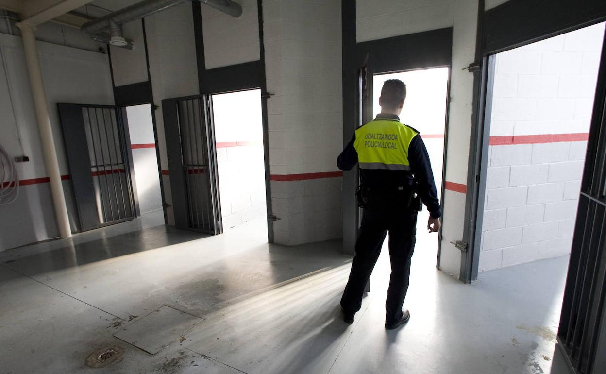 Un agente municipal de Irun. 