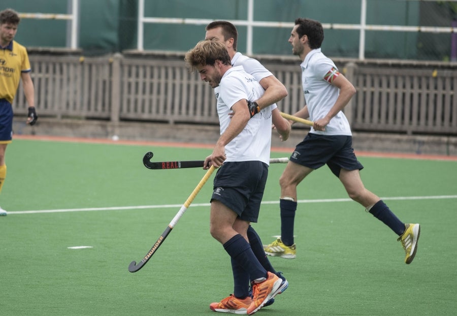 El Atlético ha perdido 1-2 contra el Jolaseta en Aiete. Una victoria les habría certificado su ascenso a la División de Honor A, la máxima categoría de hockey hierba. 