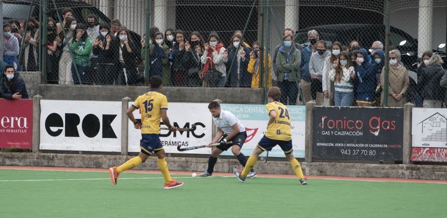 El Atlético ha perdido 1-2 contra el Jolaseta en Aiete. Una victoria les habría certificado su ascenso a la División de Honor A, la máxima categoría de hockey hierba. 