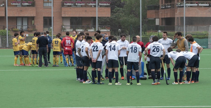 El Atlético ha perdido 1-2 contra el Jolaseta en Aiete. Una victoria les habría certificado su ascenso a la División de Honor A, la máxima categoría de hockey hierba. 