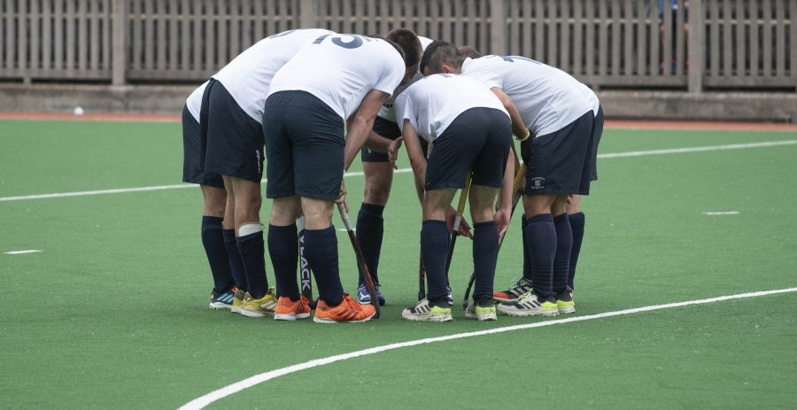 El Atlético ha perdido 1-2 contra el Jolaseta en Aiete. Una victoria les habría certificado su ascenso a la División de Honor A, la máxima categoría de hockey hierba. 