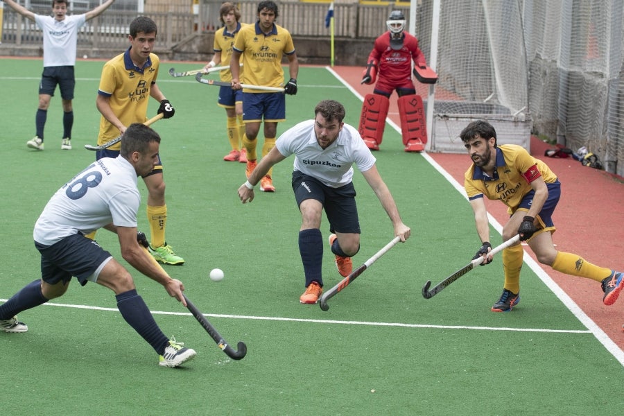 El Atlético ha perdido 1-2 contra el Jolaseta en Aiete. Una victoria les habría certificado su ascenso a la División de Honor A, la máxima categoría de hockey hierba. 