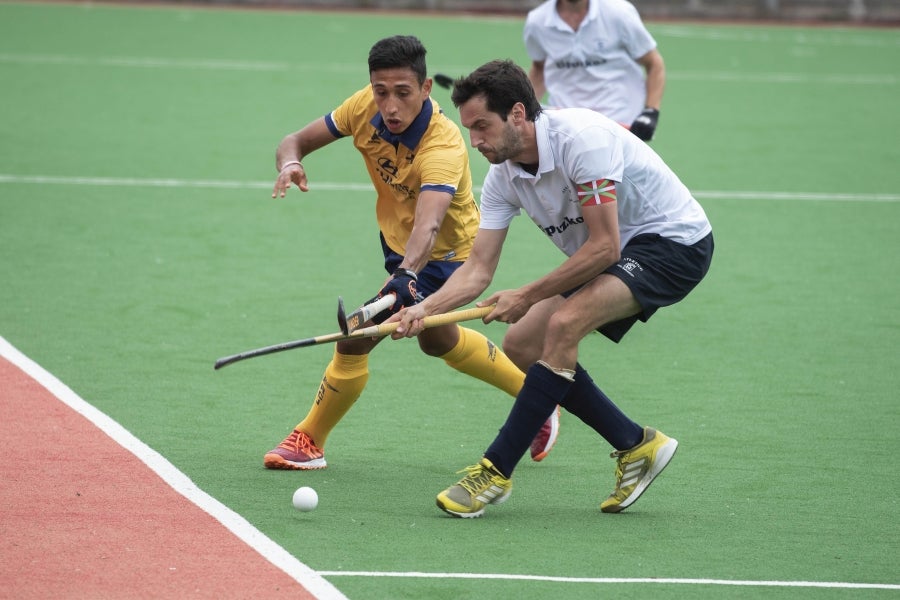 El Atlético ha perdido 1-2 contra el Jolaseta en Aiete. Una victoria les habría certificado su ascenso a la División de Honor A, la máxima categoría de hockey hierba. 