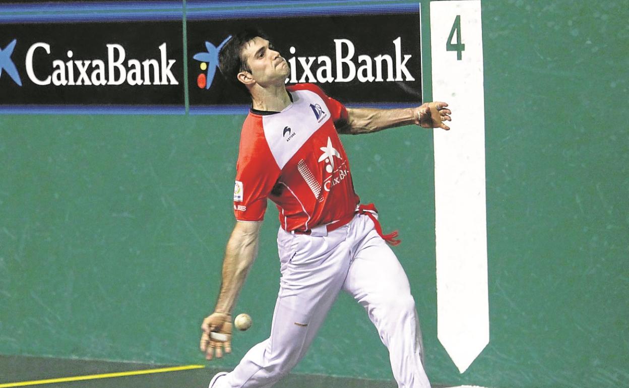 José Javier Zabaleta soltó derechazos descomunales ayer en el Labrit. 