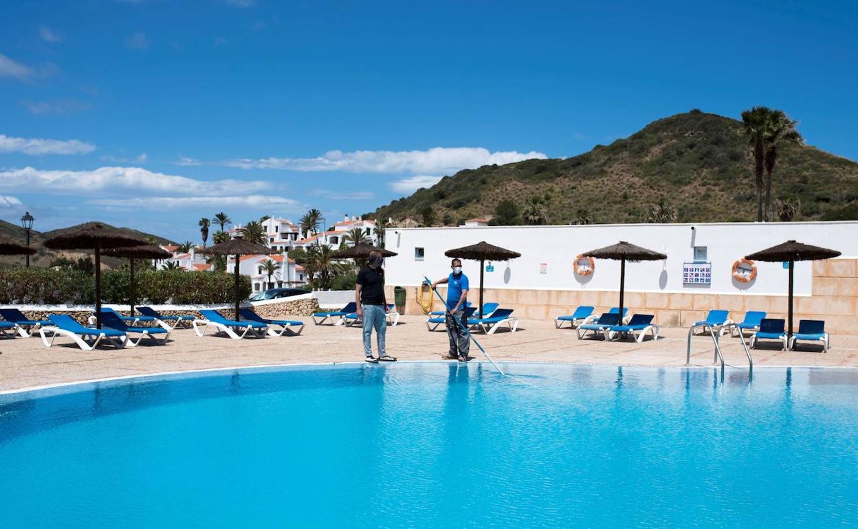 Un hotel de Menorca se prepara para la reapertura. 