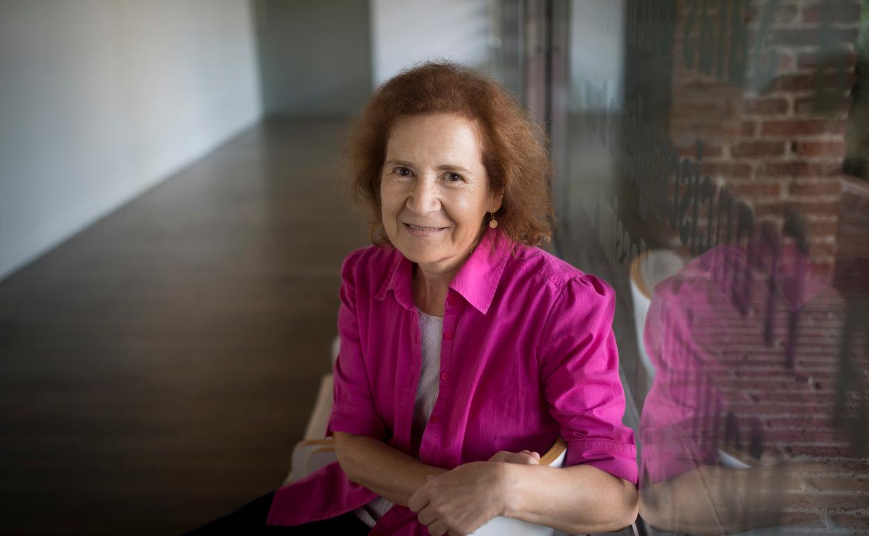 La viróloga Margarita del Val ha sido vacunada con AstraZeneca y no desconfía de esta marca. 