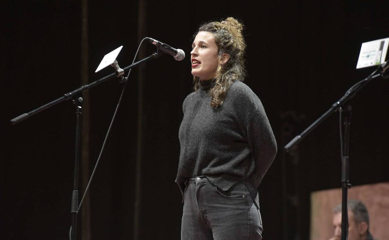 Ekainaren 29an, goiz partean, 'Hainbat bertsoaldi eztabaidagai, genero-ikuspegitik' tailerra gidatuko du Ane Labakak. Argazkian, 2019ko Gipuzkoako Txapelketan. l