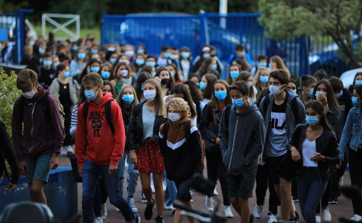 La vacunación contra el Covid ya se produce en todas las edades en Iparralde