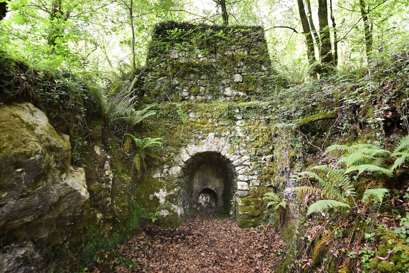 La jornada de los museos en Ur Mara, el espacio de Koldobika Jauregi que une en Alkiza naturaleza, pensamiento y arte, como un Chillida Leku silvestre.