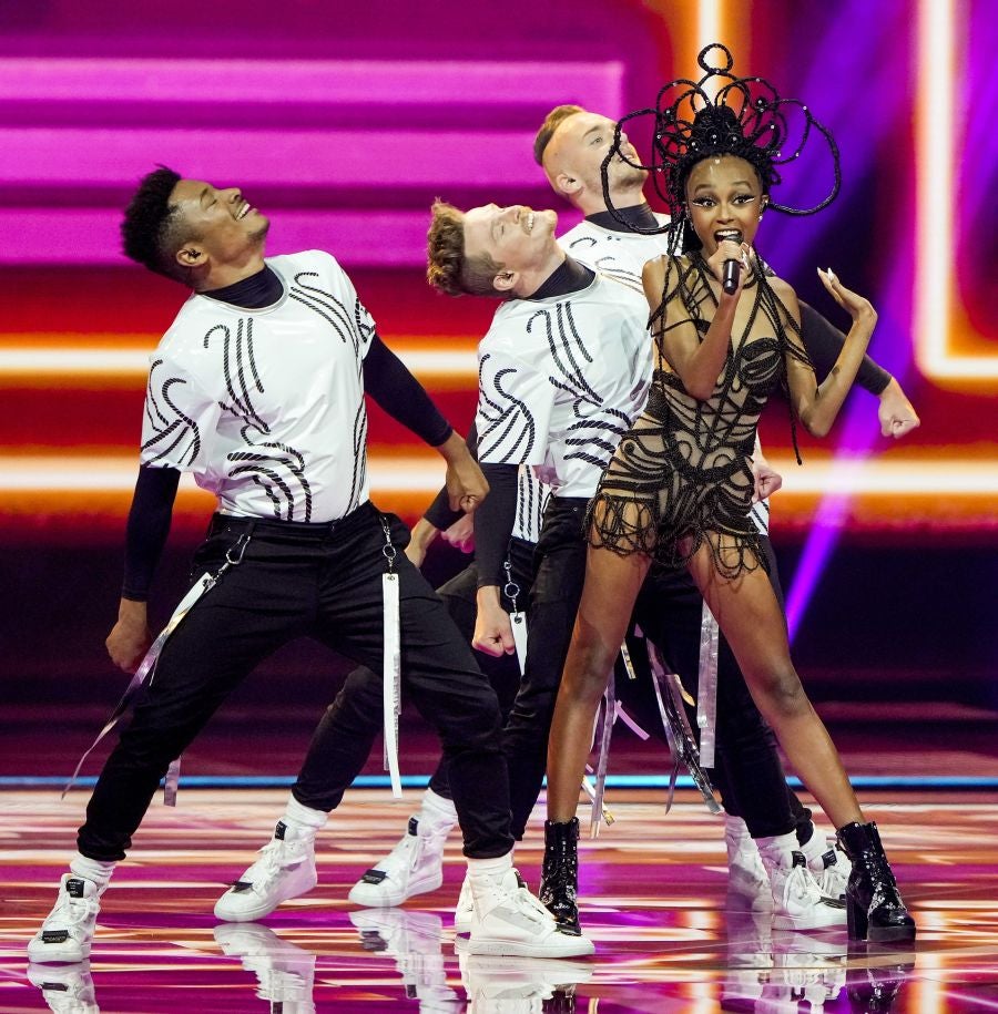 Malta, una de las favoritas, se convirtió en la gran protagonista de la primera semifinal de Eurovisión celebrada ayer ante 3.500 espectadores. El festival vuelve a escena este fin de semana tras la cancelación del año pasado por la pandemia del Covid-19. El representante de España en la final de este sábado será Blas Cantó con el tema 'Voy a quedarme'.