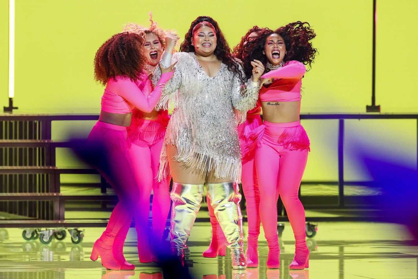 Malta, una de las favoritas, se convirtió en la gran protagonista de la primera semifinal de Eurovisión celebrada ayer ante 3.500 espectadores. El festival vuelve a escena este fin de semana tras la cancelación del año pasado por la pandemia del Covid-19. El representante de España en la final de este sábado será Blas Cantó con el tema 'Voy a quedarme'.