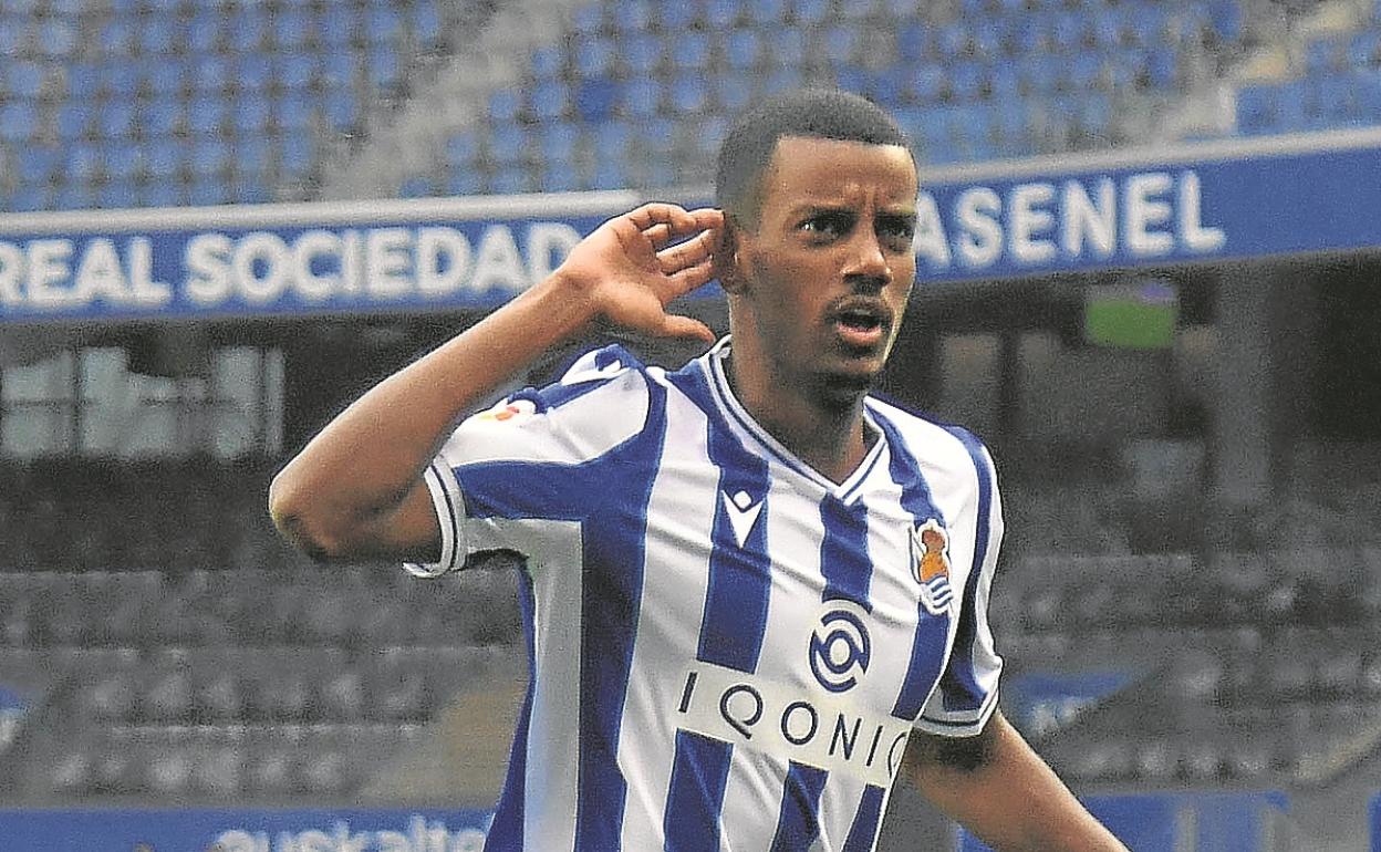 Isak celebra uno de los goles que le marcó al Valladolid el domingo. 