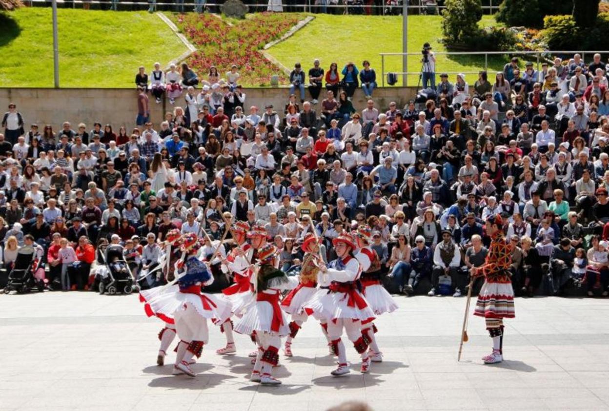 El festival de danzas de la Euskal Jaia tendrá lugar en el Coliseo con aforo reducido. 