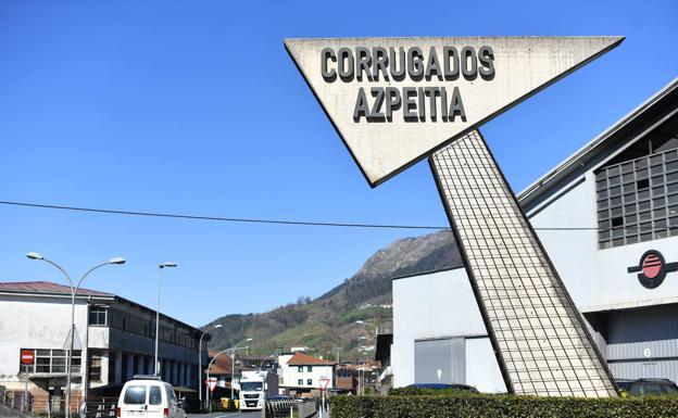 La alcaldesa de Azpeitia asegura que nunca hubo proyecto para la reapertura de Corrugados y la Diputación le culpa del fracaso