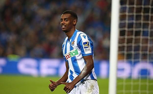Alexander Isak ya entrena con Suecia