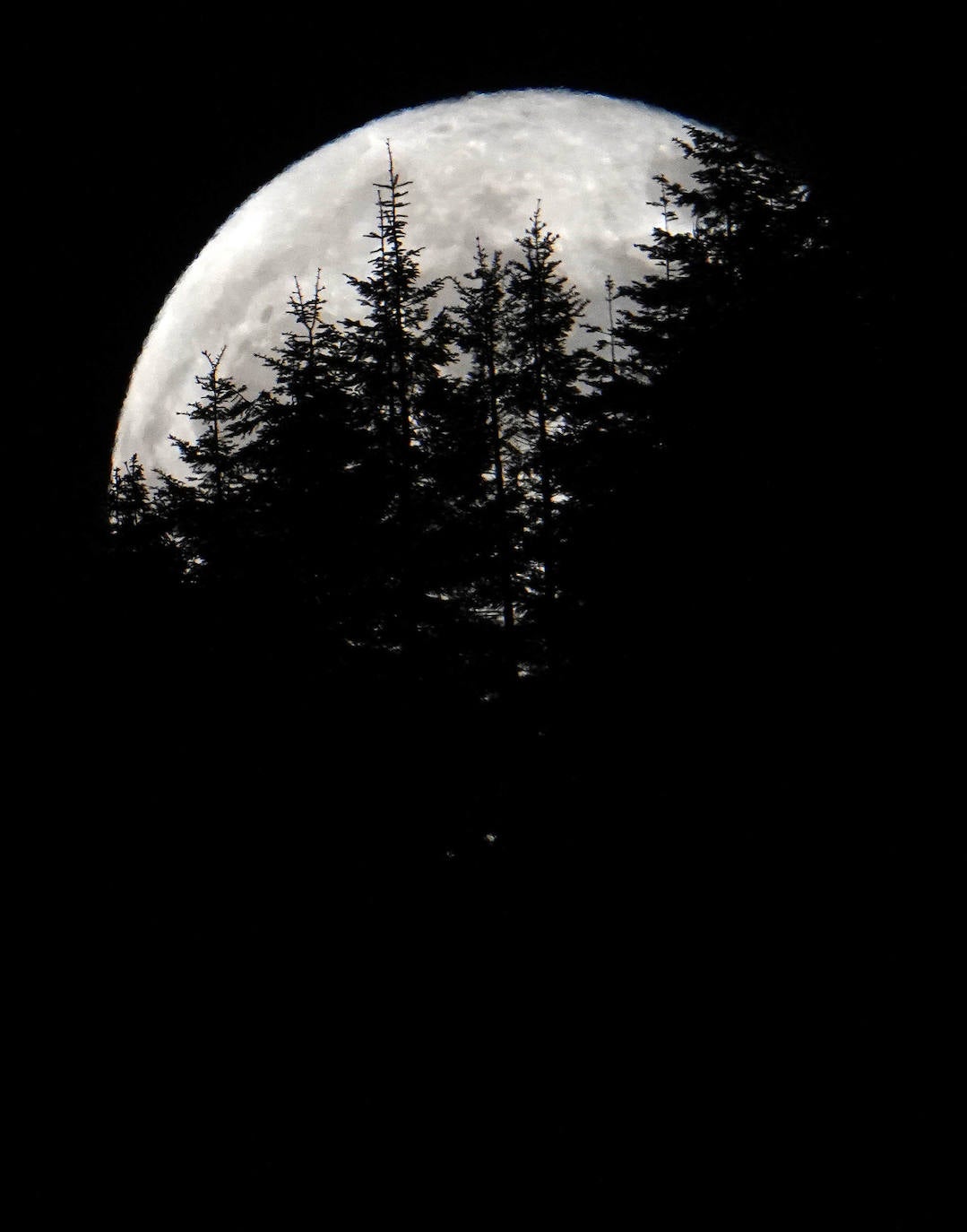 La superluna vista desde Berastegi