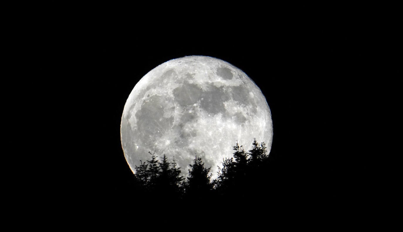 La superluna vista desde Berastegi