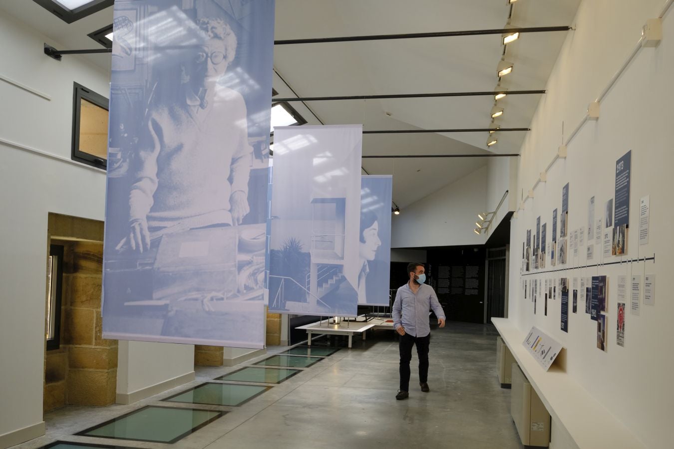 El Instituto de Arquitectura dedica una exposición a Eileen Gray, la pionera del movimiento moderno y recrea su mítica casa de la Costa Azul. La muestra estará abierta hasta el 10 de octubre en el convento de Santa Teresa, en Donostia.