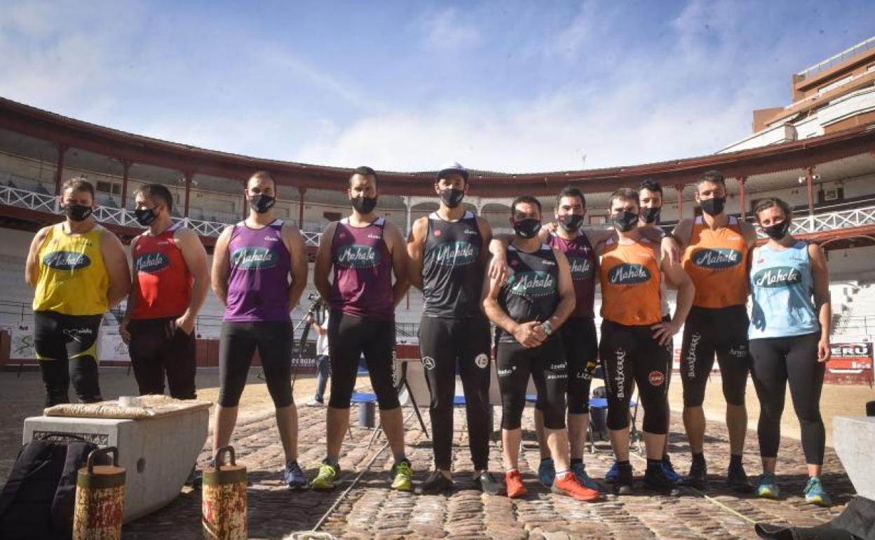 Parte hartzaileak atzo Tolosako zezen plazan. 