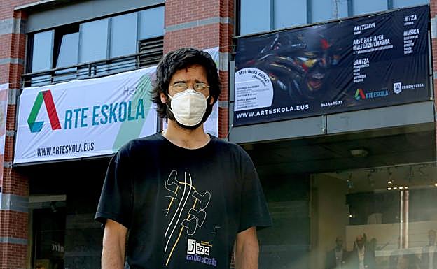 Beñat Ralla es el coordinador pedagógico esta Arte Eskola de Errenteria.