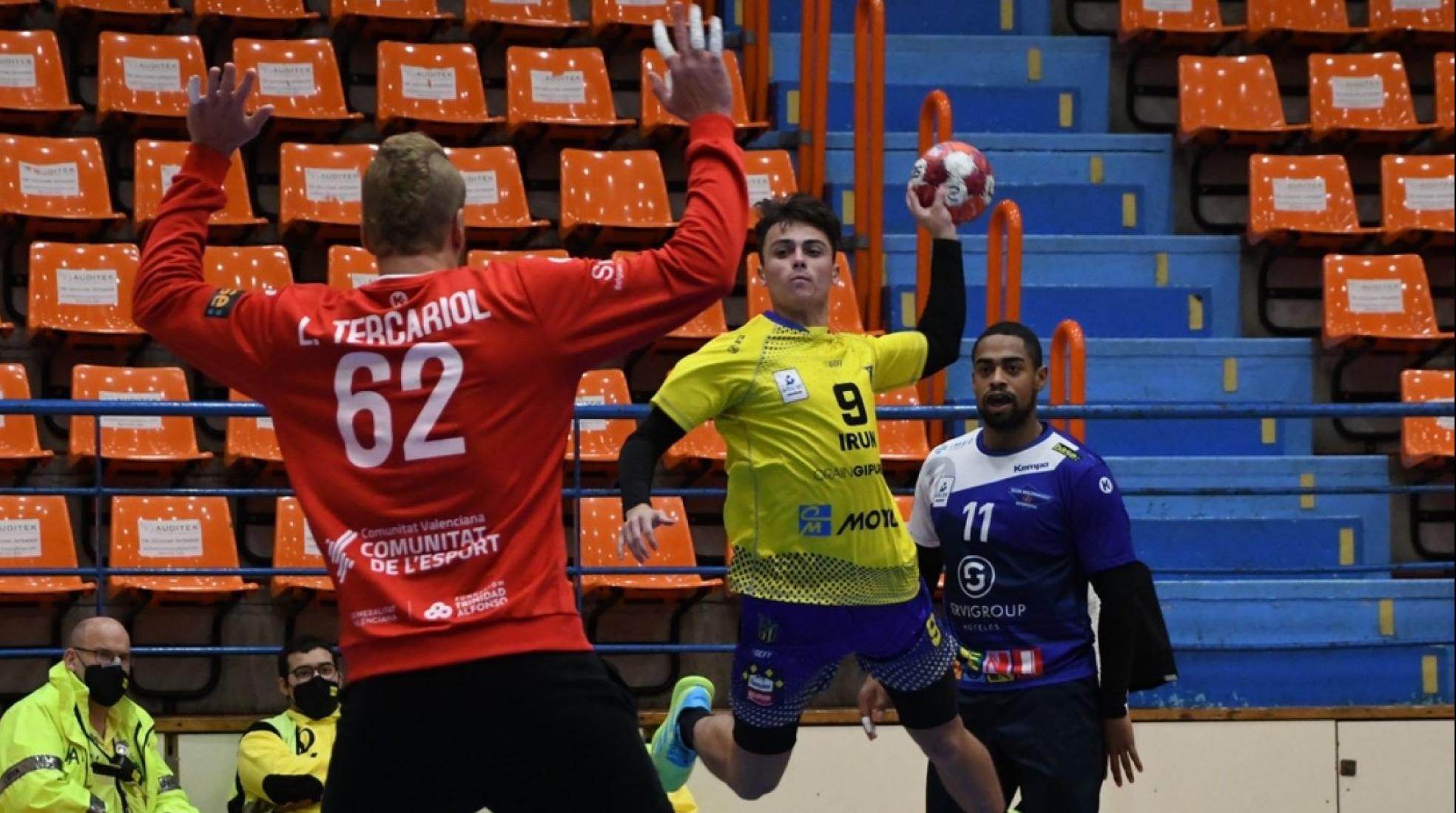 La liga de balonmano consideraba extranjero al canterano de Biriatu del Bidasoa, Tao Gey. 